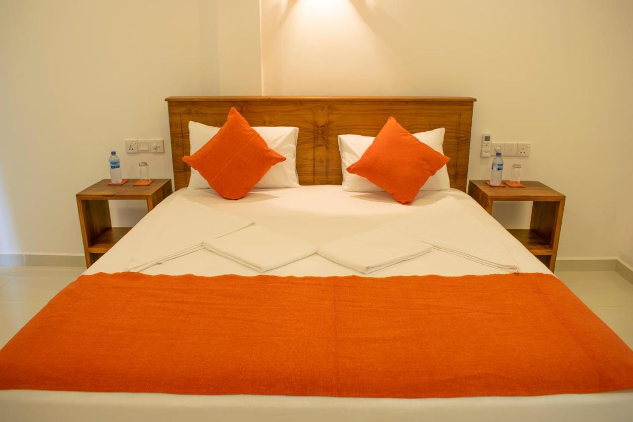 Lavinia Escapes Hotel Dehiwala-Mount Lavinia ภายนอก รูปภาพ