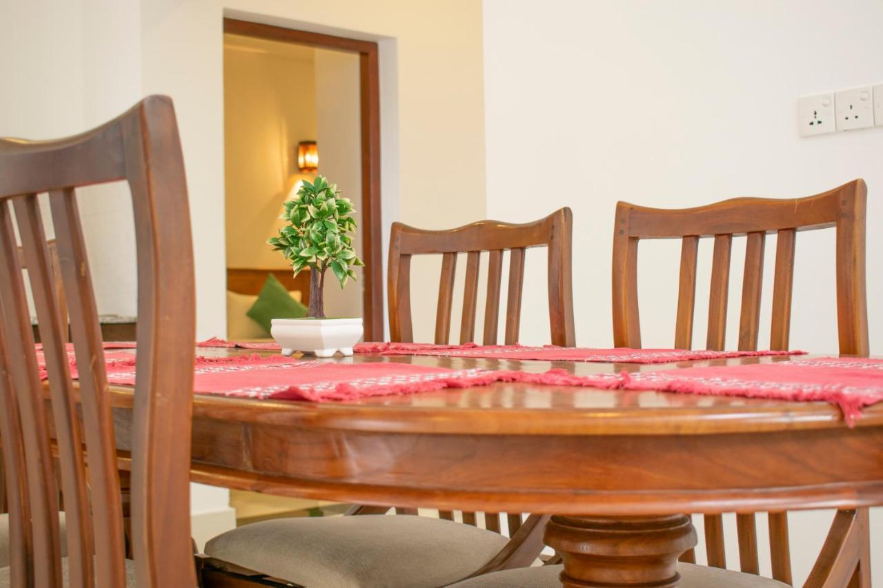 Lavinia Escapes Hotel Dehiwala-Mount Lavinia ภายนอก รูปภาพ