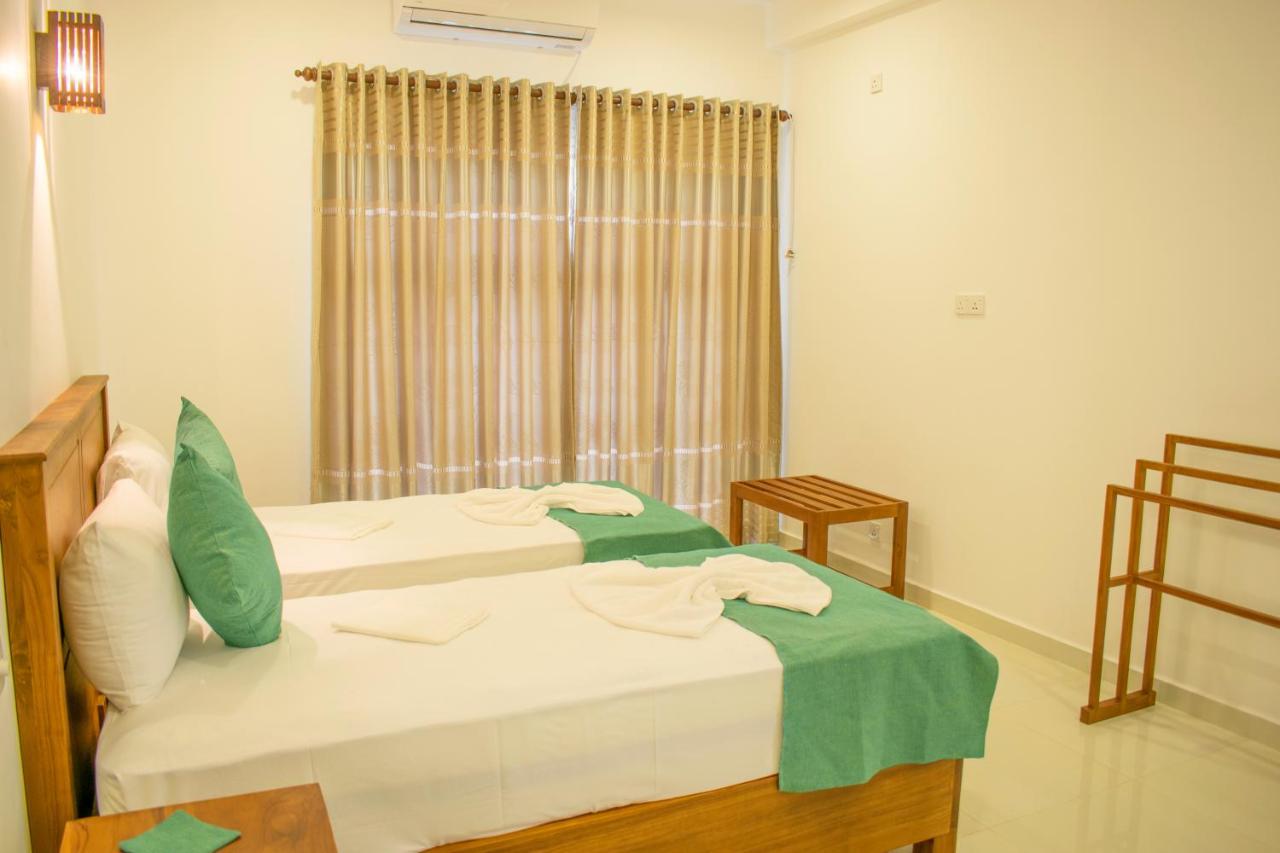 Lavinia Escapes Hotel Dehiwala-Mount Lavinia ภายนอก รูปภาพ
