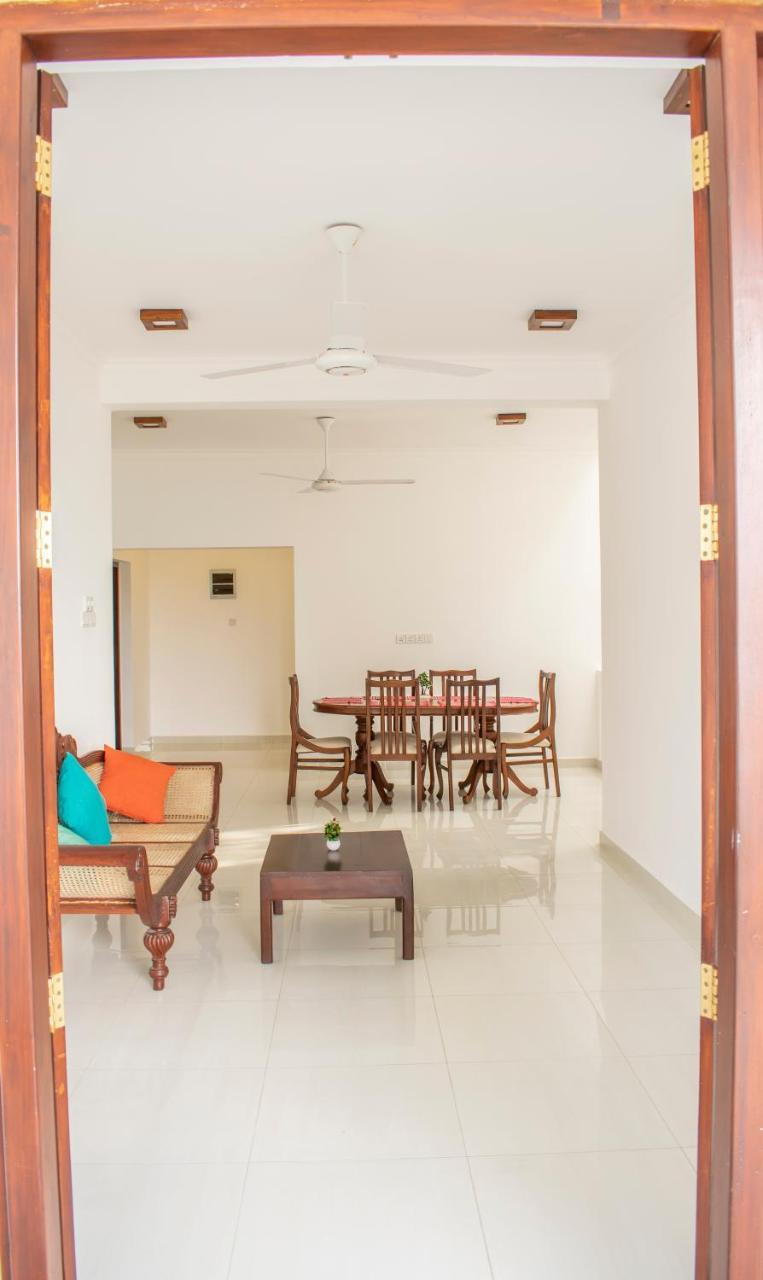 Lavinia Escapes Hotel Dehiwala-Mount Lavinia ภายนอก รูปภาพ