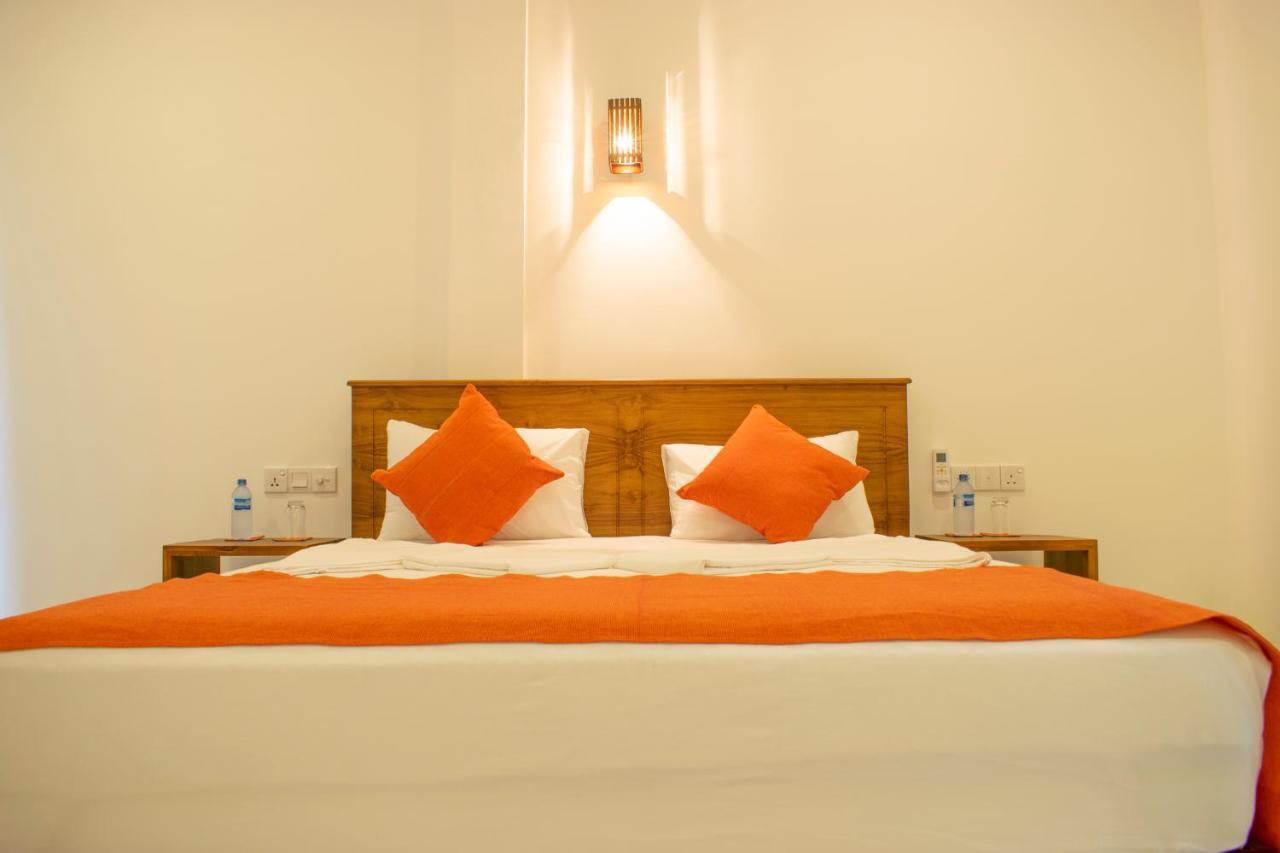 Lavinia Escapes Hotel Dehiwala-Mount Lavinia ภายนอก รูปภาพ