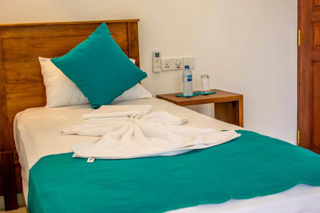 Lavinia Escapes Hotel Dehiwala-Mount Lavinia ภายนอก รูปภาพ